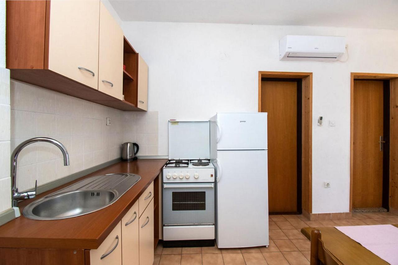 Apartments Crljenko Povljana Exterior photo