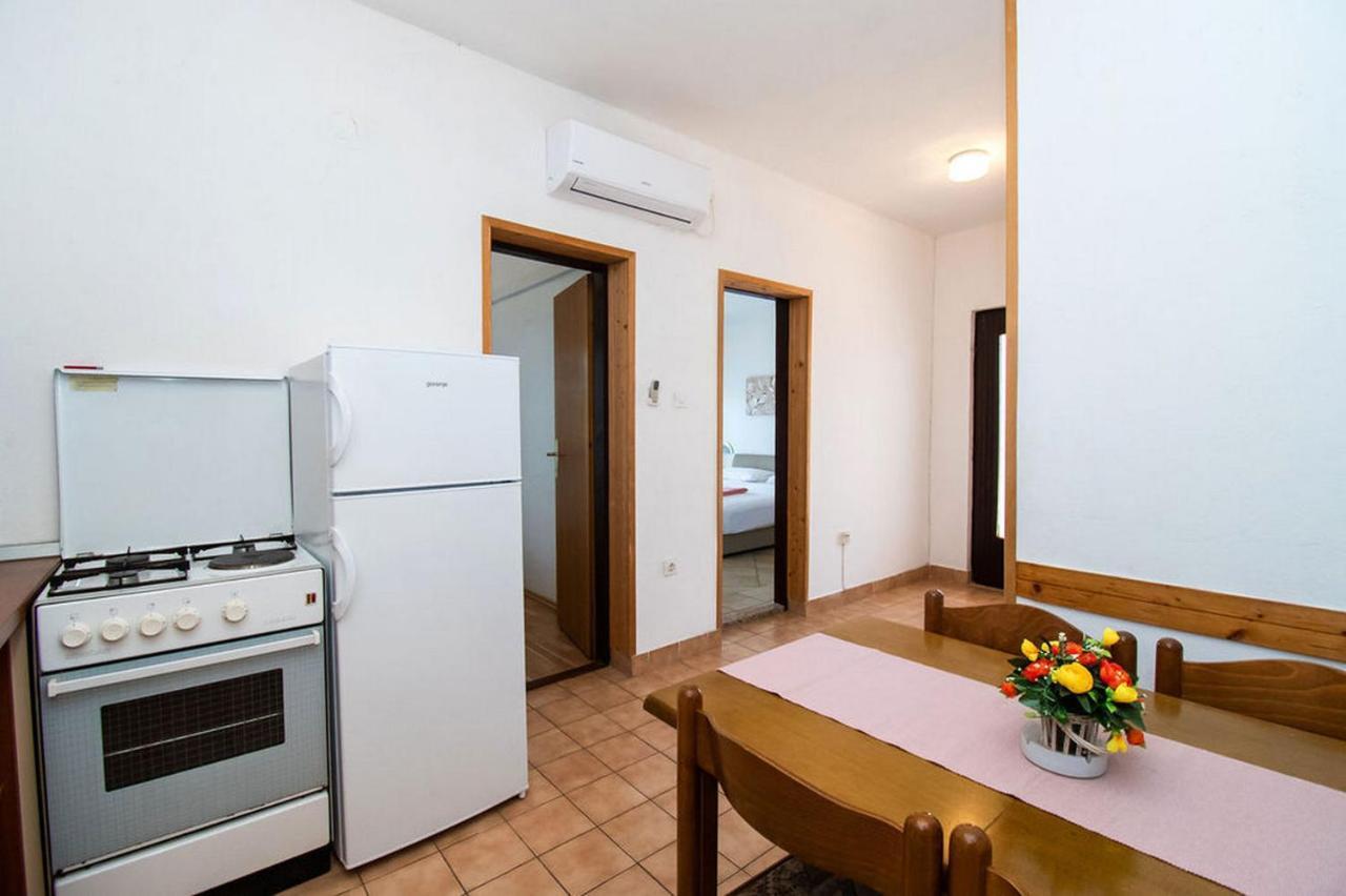 Apartments Crljenko Povljana Exterior photo